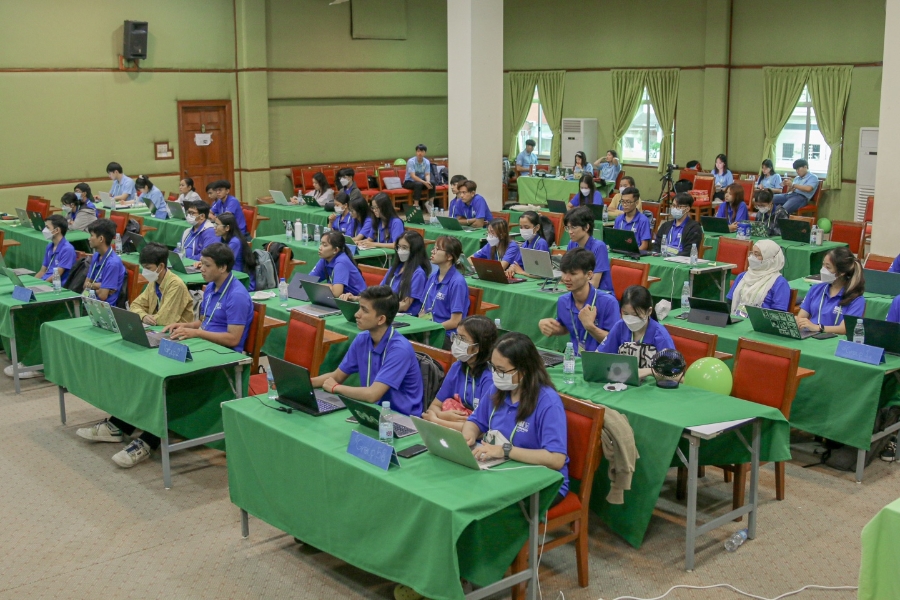 Cambodian students practicing in small groups with Handong Global University students