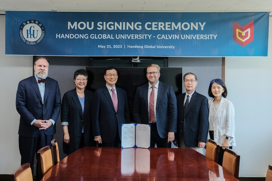 (Photo 1) Handong Global University-Calvin University MOU Signing Ceremony